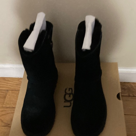 UGG Black Women's Boots - Picture 2 of 7